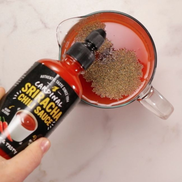 Εύκολη συνταγή για cocktail Bloody Mary με Sriracha